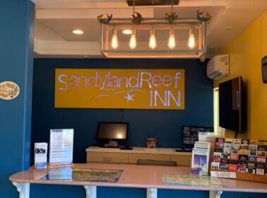 Sandyland Reef Inn